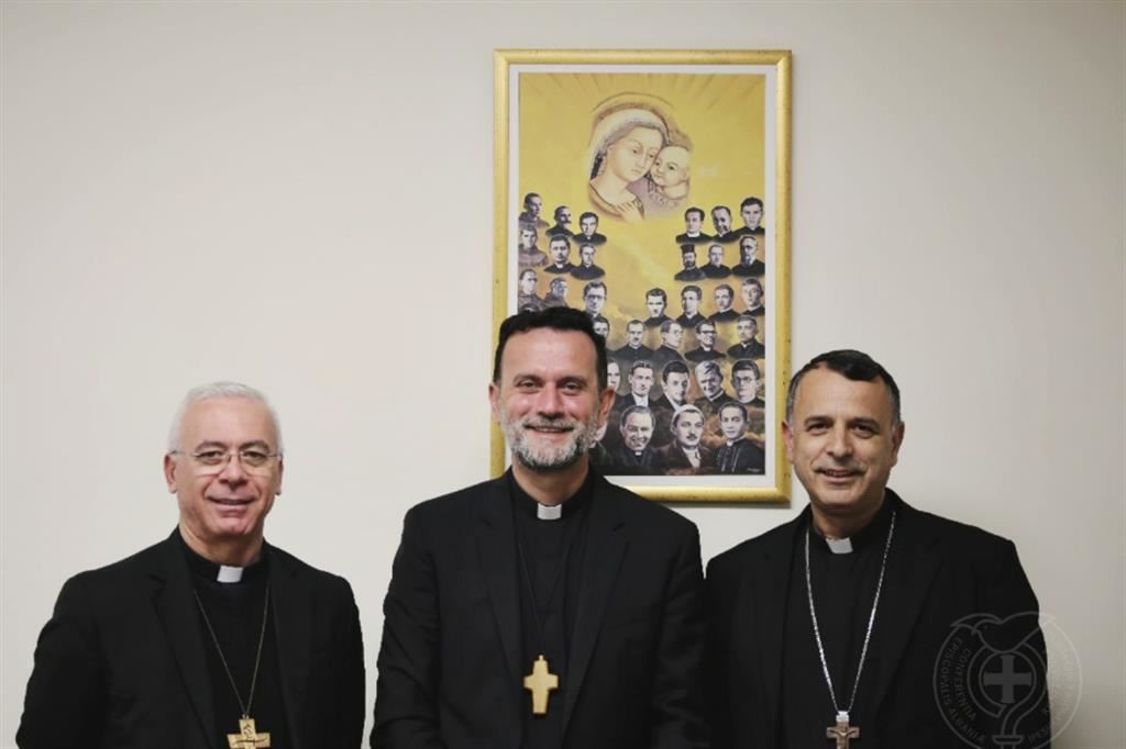 Da sinistra i vescovi Giovanni Peragine, Gjergj Meta e Simon Kulli