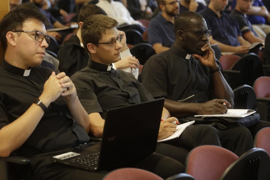 La formazione di chi si occupa del sostentamento del clero è una priorità fondamentale nella vita della Chiesa
