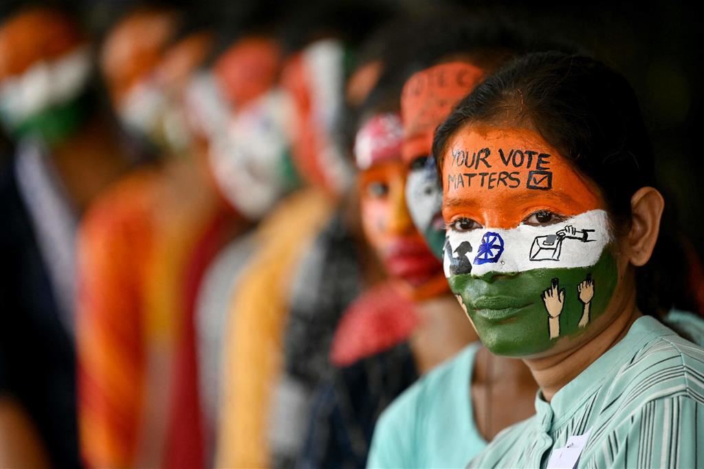 Giovani indiani sensibilizzano i coetanei a votare