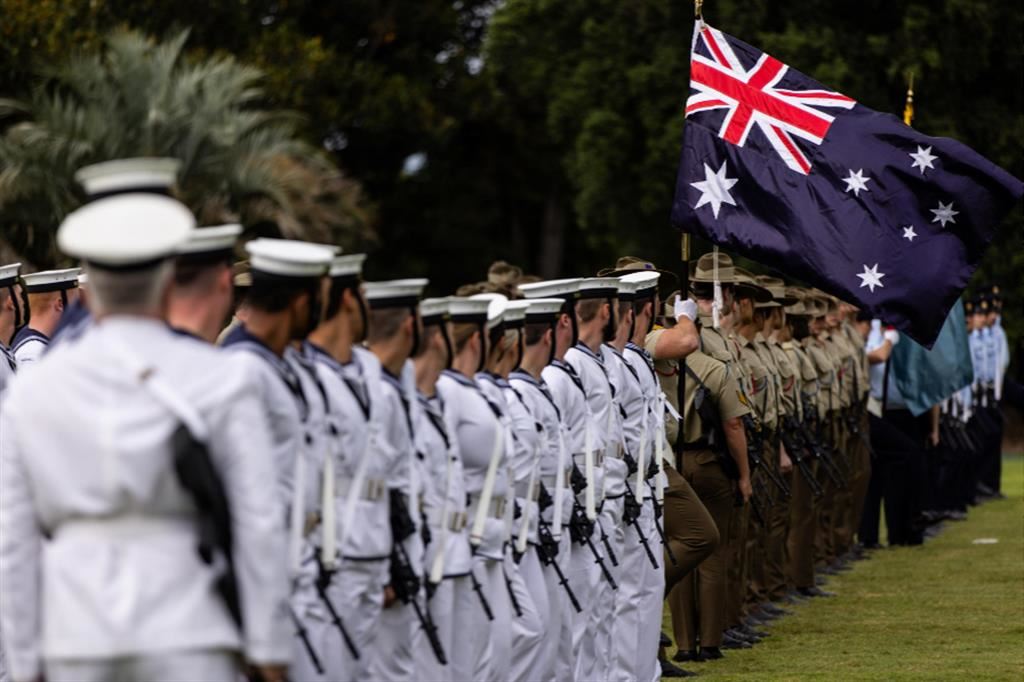 Una parata di marinai australiani