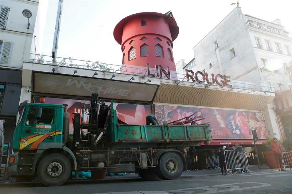 Il Moulin Rouge dopo l'incidente