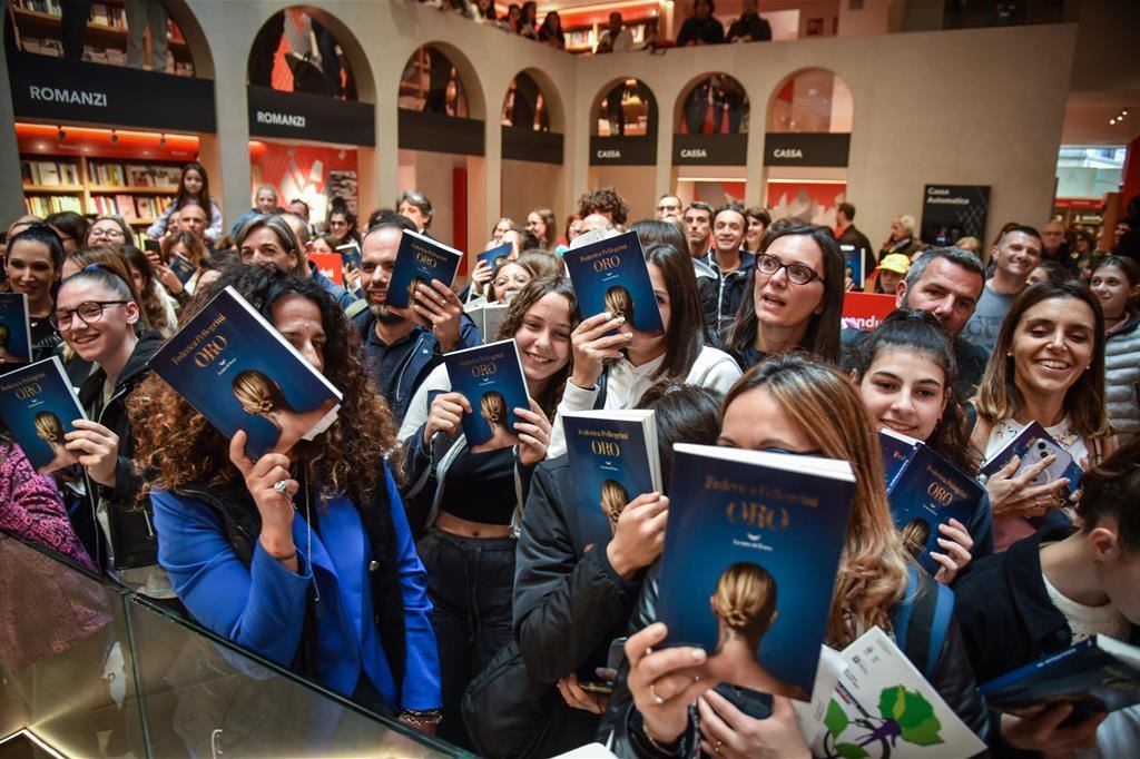 La bella sorpresa del mercato editoriale: i giovani leggono e comprano in libreria 