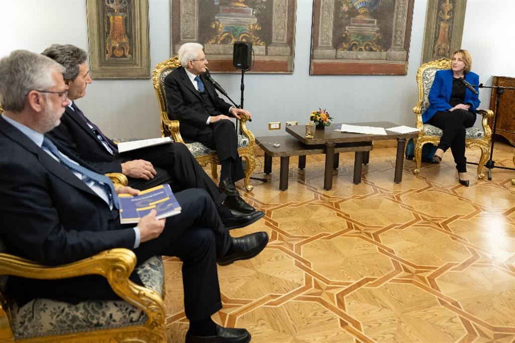 Il presidente della Repubblica, Mattarella con Banca Etica lo scorso marzo