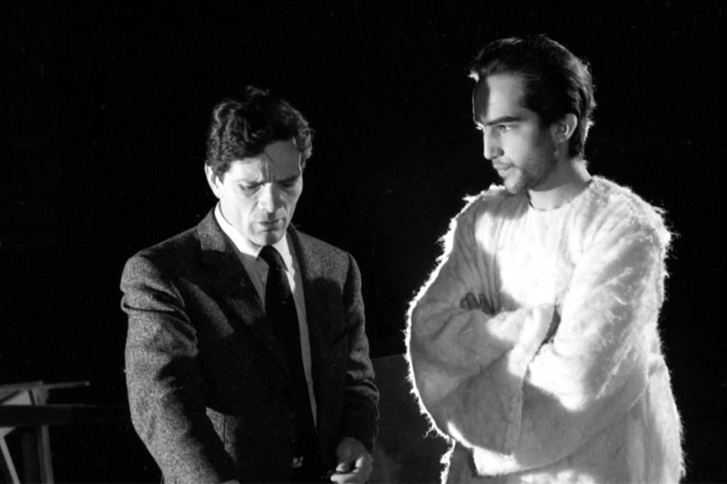 Pier Paolo Pasolini con l’attore Enrique Irazoqui durante le riprese del film “Il Vangelo secondo Matteo (1964)