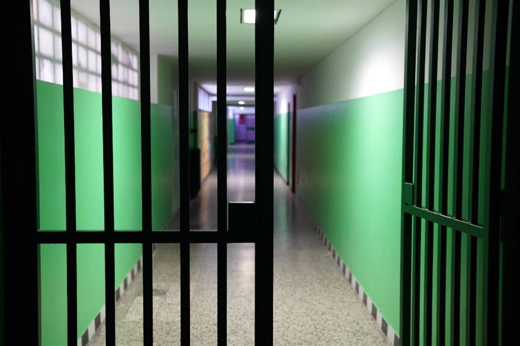 Il corridoio di un carcere