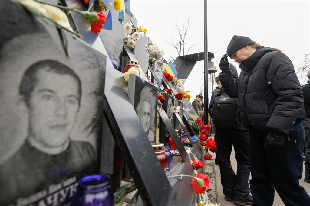 L'omaggio a Maidan a Kiev agli eroi delle protesta del 2014