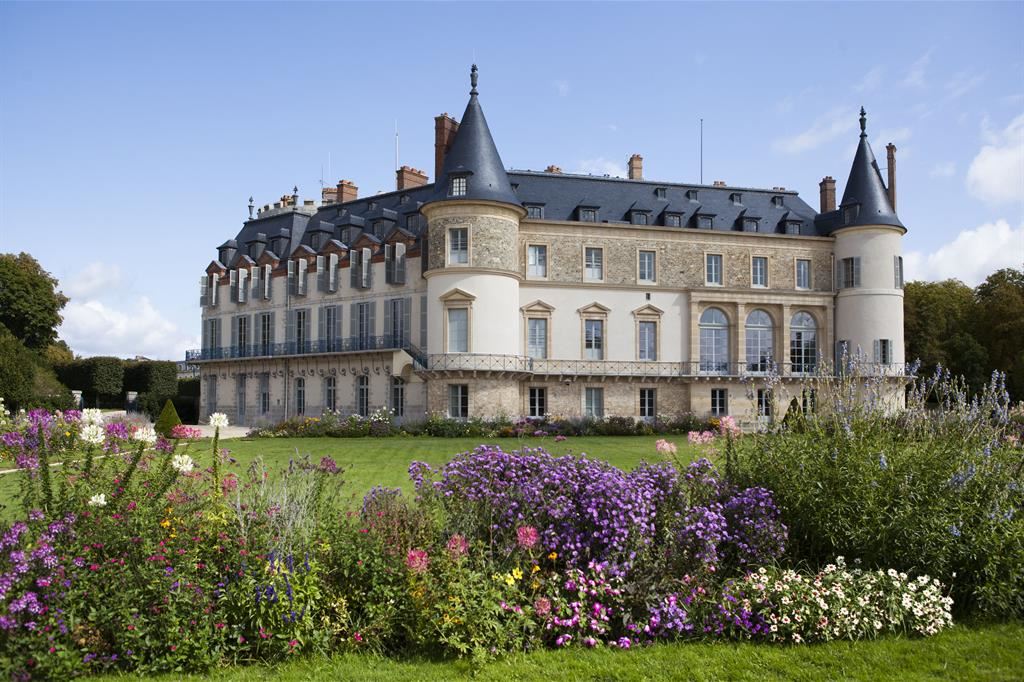 Il Castello di Rambouillet restaurato ospita ora una mostra sull’uso che se ne fece negli anni ’50