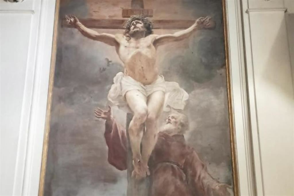 Nella fotoa fianco il dipinto di Francesco Cozza (1640-41) “Il Crocifisso e san Francesco di Paola” nella Basilica di Sant’Andrea delle Fratte a Roma