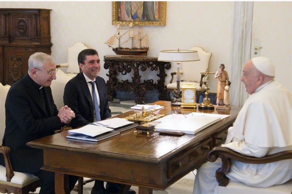 L'udienza del Papa all'arcivescovo Santoro e al presidente della Fraternità di Cl Prosperi