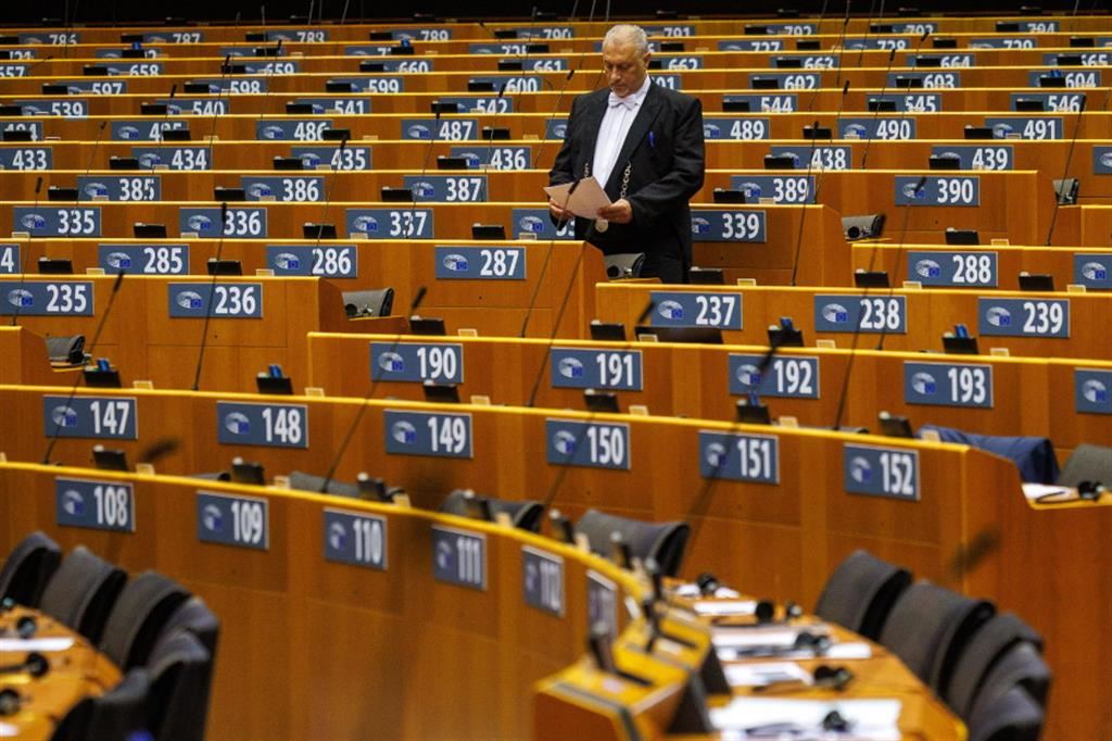 Uno scorcio dell'aula di Strasburgo durante una pausa dei lavori dell'assemblea parlamentare