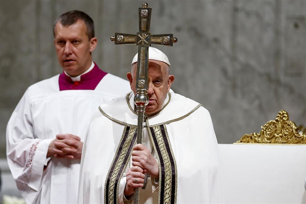 Il Papa durante la Messa dell'Epifania