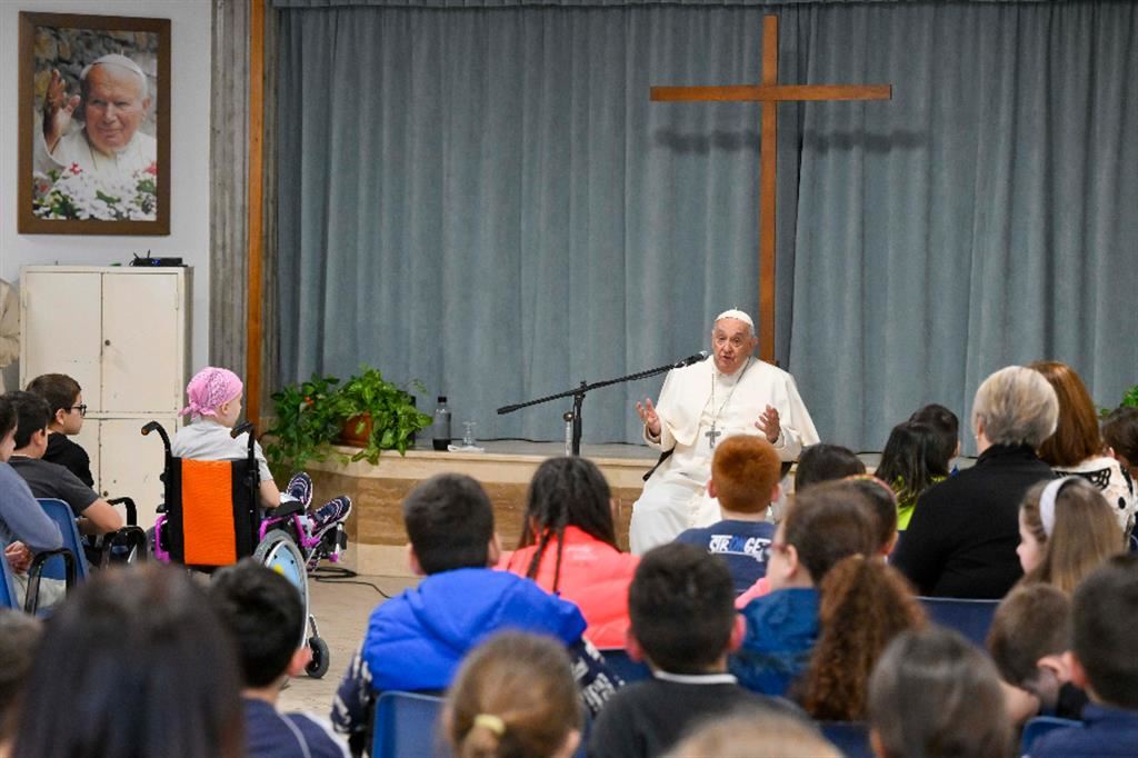 Il Papa tra i bambini del catechismo