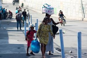 Le bande criminali governano Haiti. Impedito il ritorno del premier Henry