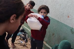 Arrivati i primi bambini palestinesi feriti: le cure negli ospedali italiani