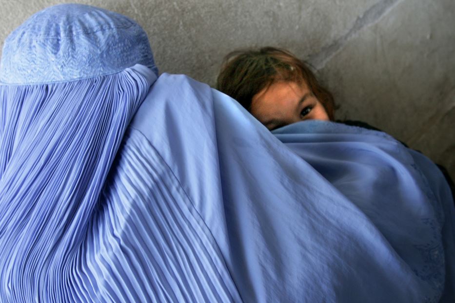 Terzo anno senza scuola per le ragazze afghane. Noi non le dimentichiamo