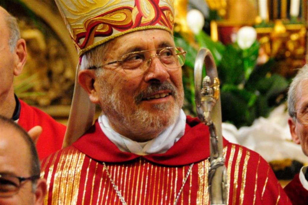 Il vescovo Delio Lucarelli