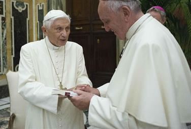 Francesco: «Vi racconto i miei quasi dieci anni accanto a Benedetto XVI»