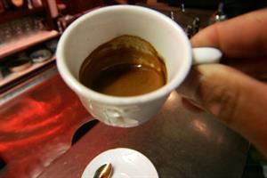 Il prezzo del caffè sale e l'espresso al bar può arrivare a 2 euro