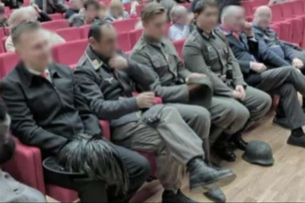 I figuranti comparsi in divisa da Ss nazista a Spilimbergo a dicembre