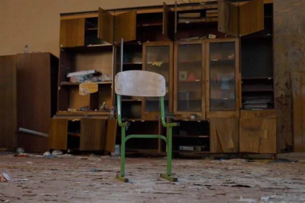 Le scuole ucraine bombardate: scena tratta dal docufilm ”War on Education” diretto dal regista romano Stefano Di Pietro