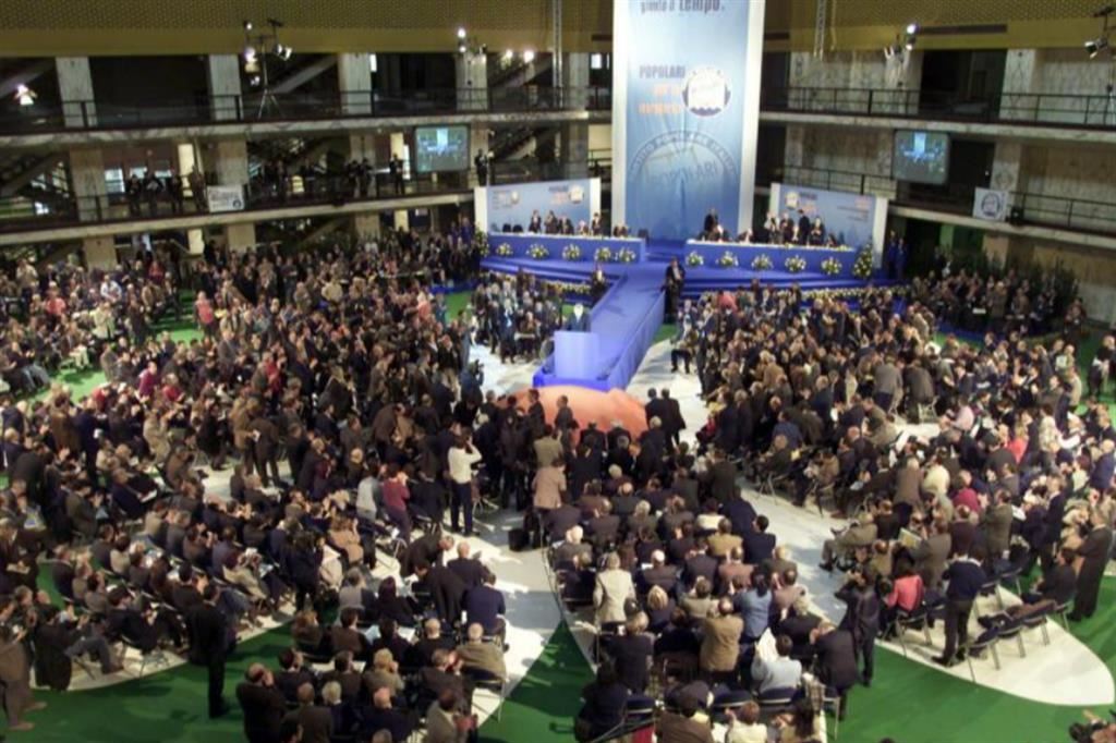 Un momento dell’ultimo congresso del Partito popolare,  svoltosi a Roma, al Palazzo dei Congressi dell’Eur, nel marzo 2002In quella sede si decise di confluire nella Margherita ponendo fine all’esperienzadel Ppi