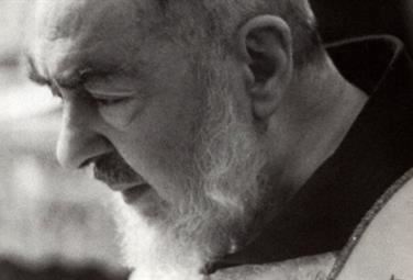 Padre Pio, la beatificazione 25 anni fa (e le sue dieci foto inedite)
