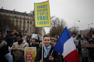  L'aborto entra nella Costituzione francese. La tristezza dei vescovi