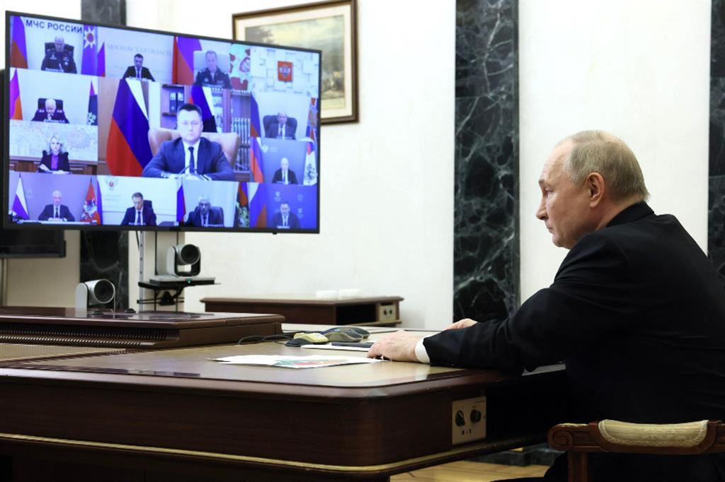 La riunione di Putin dopo la strage del Crocus City Hall