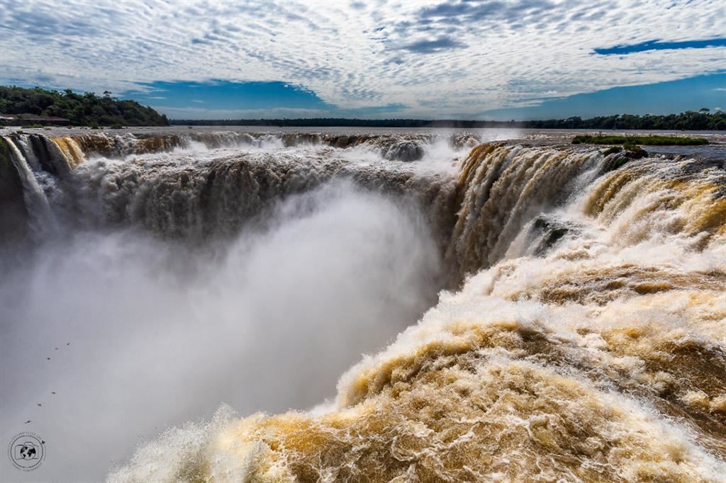 Il sistema di cascate del fiume Iguazù, fra Brasile e Argentina. Qui la più imponente: la Garganta del Diablo (la gola del Diavolo) - © Stefano Tiozzo