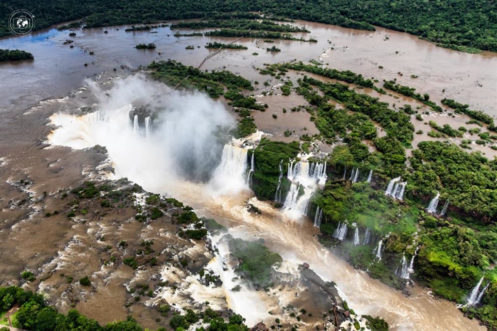 Le cascate del fiume Iguazù viste dall'elicottero - © Stefano Tiozzo