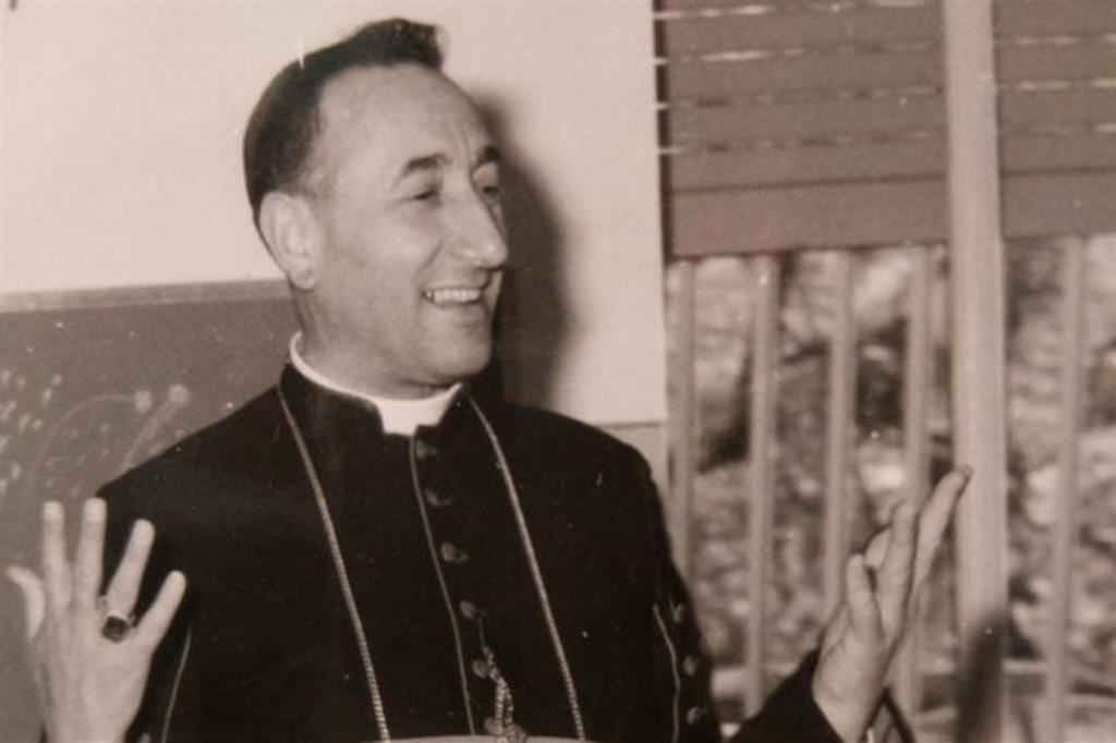 Un'immagine di monsignor Vittorio Moietta