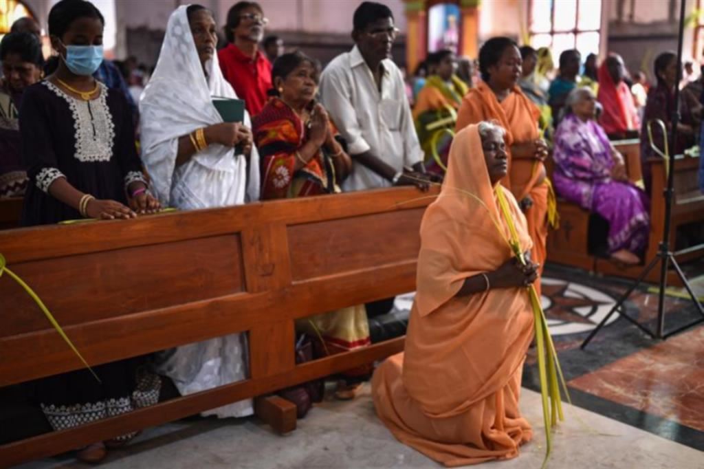 Cristiani indiani a Chennai pregano durante la Messa delle Palme 2023