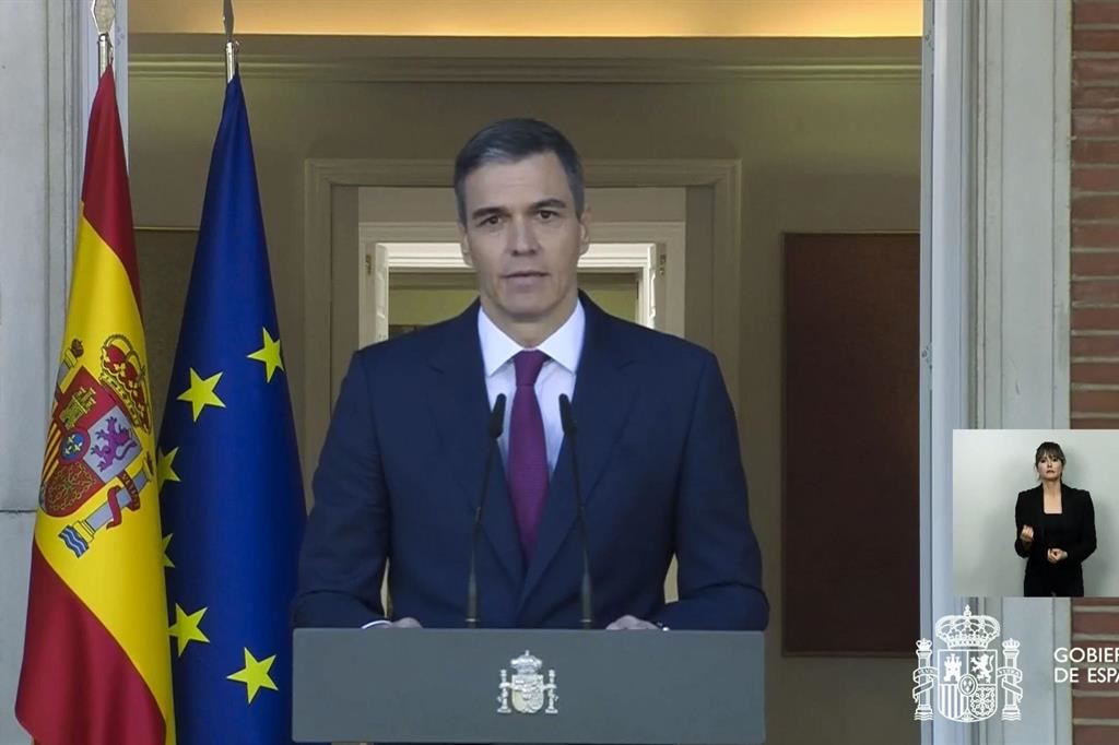 L'annuncio alla Moncloa del premier Pedro Sánchez