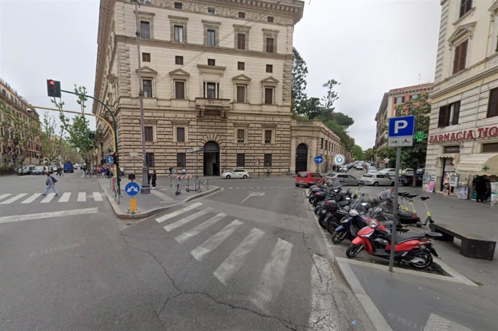 Le strisce pedonali a largo Brancaccio a Roma, dove è stata investita e uccisa la suora 75enne