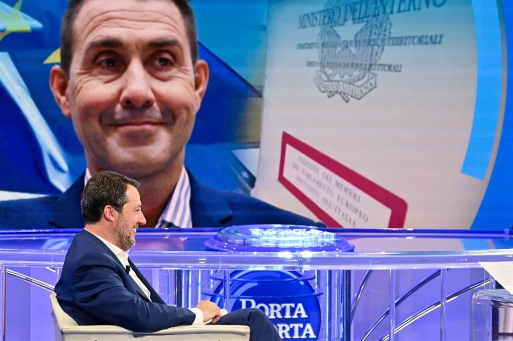 Un'immagine del generale Roberto Vannacci durante l'intervento del leader della Lega Matteo Salvini alla trasmissione tv "Porta a Porta"