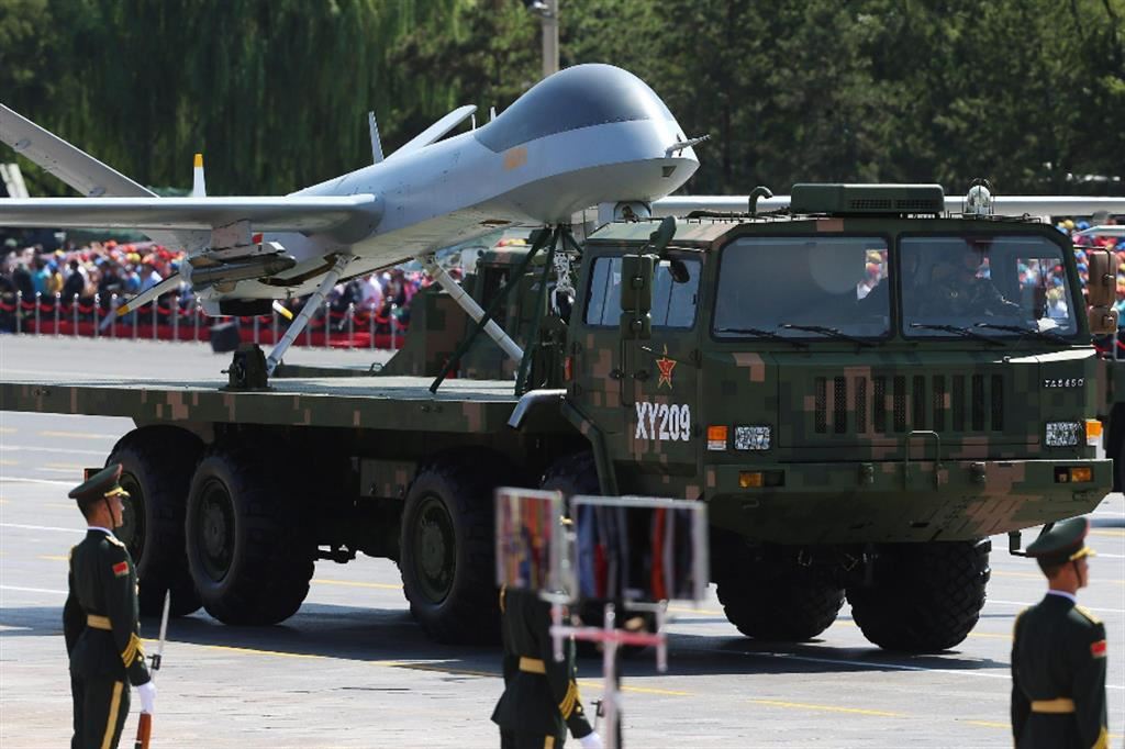 Sfilata di droni a Piazza Tienanmen a Pechino