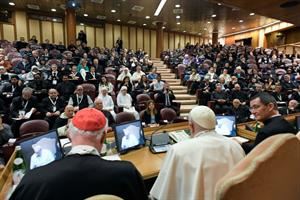 Il Papa: cancellare le differenze tra uomo e donna è cancellare l'umanità