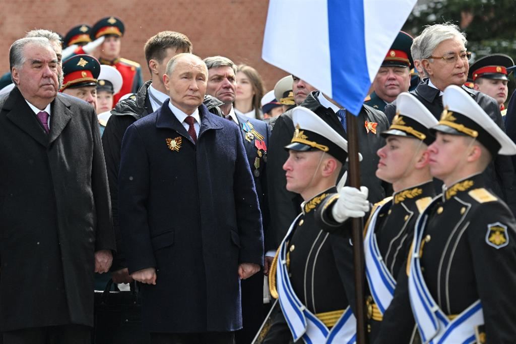 Il presidente Putin alla sfilata di 9mila soldati nella Giornata nazionale russa della vittoria sul nazifascismo