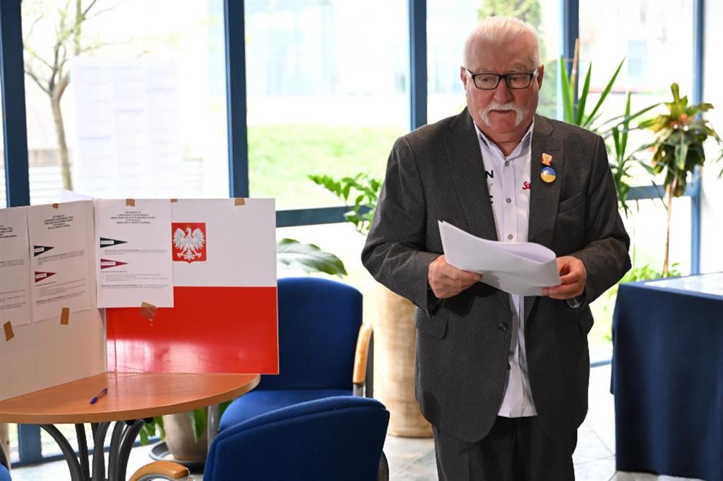 Lech Walesa durante le recenti elezioni politiche polacche