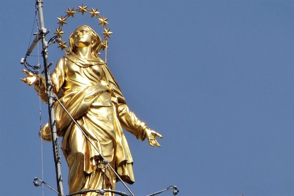 La Madonnina in cima alla guglia del Duomo di Milano