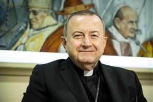 L'arcivescovo Ghizzoni: «Con le vittime degli abusi, sempre»