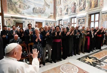 Il Papa ai premi Nobel: lavorate per far crescere l'umanità