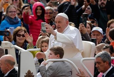 Il Papa insiste: la pace è possibile