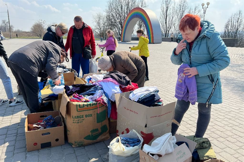 A Zaporizhzhia la distribuzione degli aiuti agli sfollati di guerra da parte della Chiesa greco-cattolica