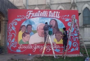 La Buenos Aires dei poveri: murales, rap e “Fratelli tutti”