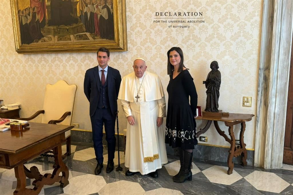 Papa Francesco con Olivia Maurel e il marito Matthias