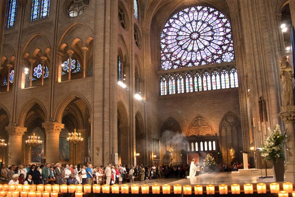 La Cattedrale di Notre Dame a Parigi, prima dell'incendio che l'ha gravemente danneggiata
