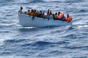 Persi i contatti con un'imbarcazione con 56 migranti in fuga dalla Libia