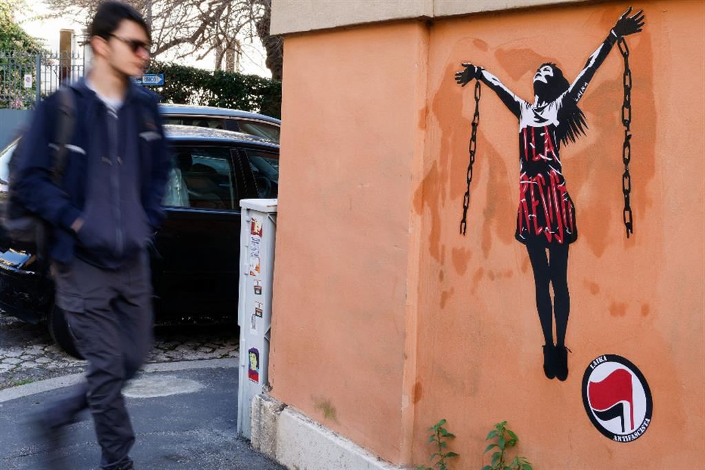 A Ilaria Salis è stato dedicato anche un murales a Roma, dall'artista Laika