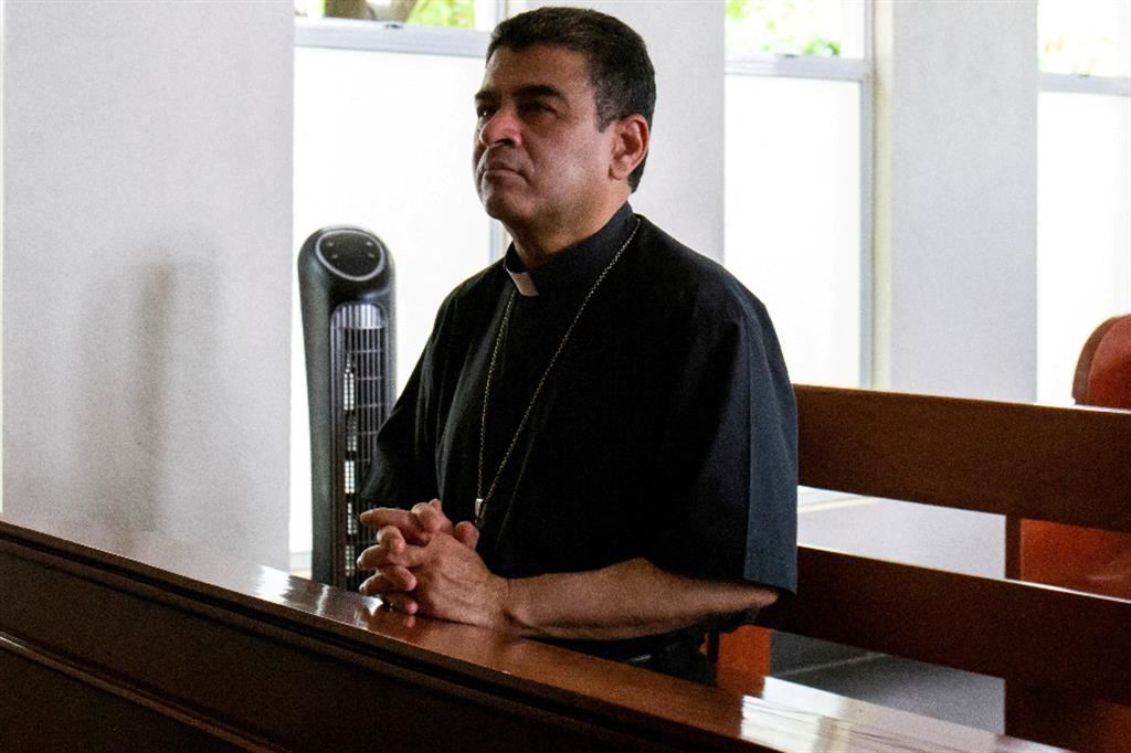 Il vescovo nicaraguense Rolando Álvarez: è rimasto imprigionato per 528 giorni, di cui 339 in una cella di massima sicurezza del carcere di La Modelo di Managua